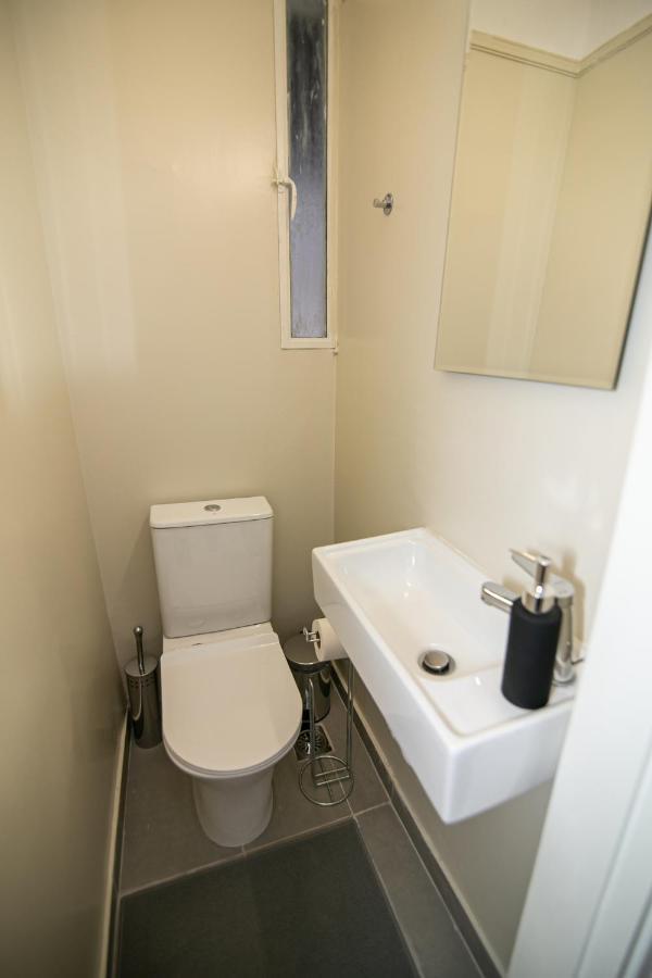 Nobili Guesthouse Атина Екстериор снимка